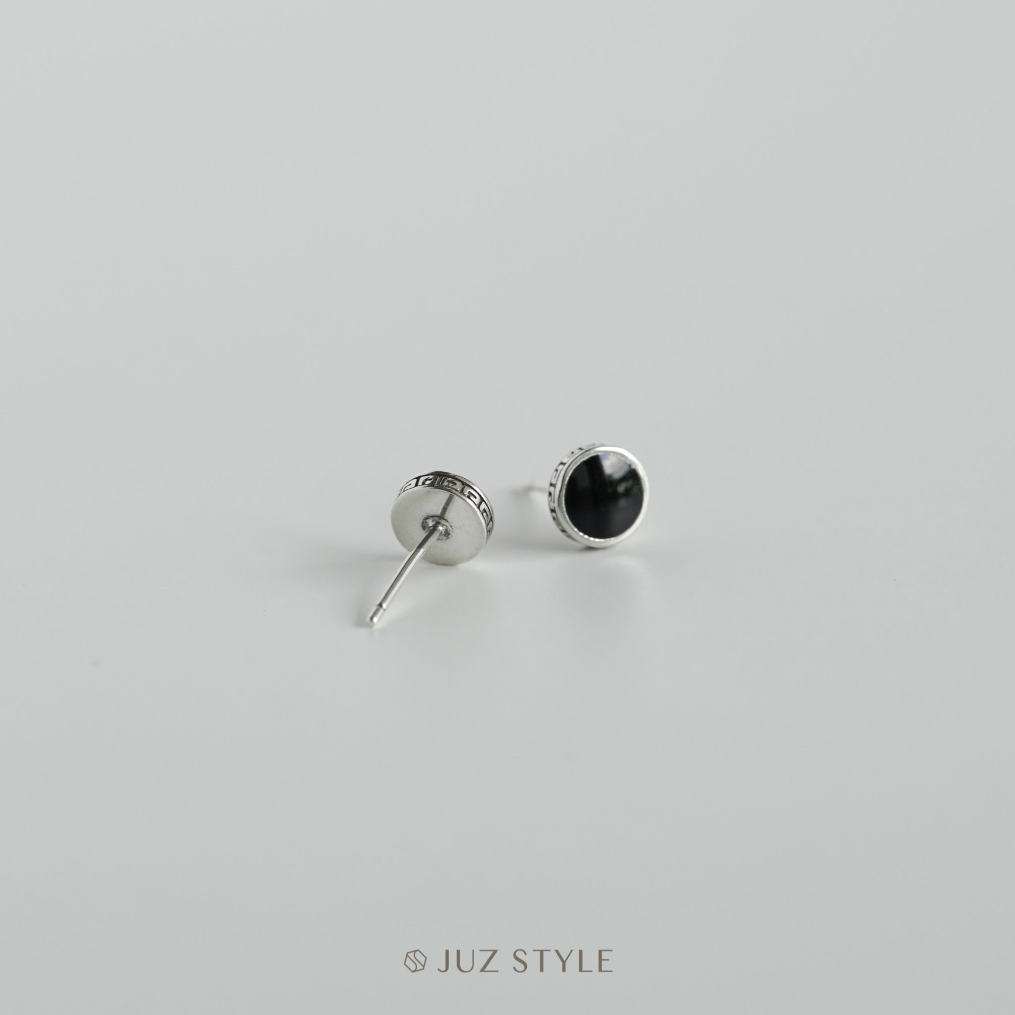 Bông tai bạc Black Circle