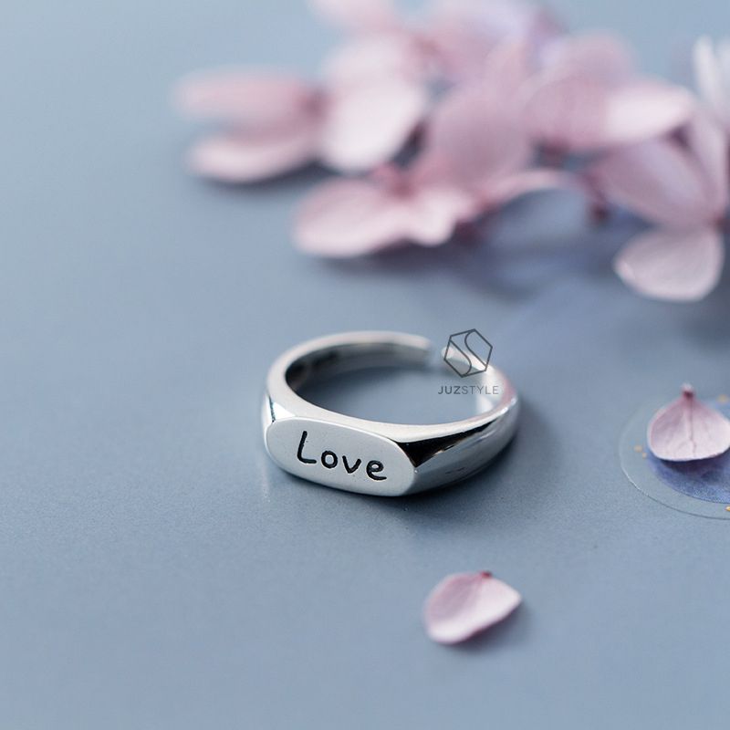 Nhẫn bạc Oval signet with Love Engraving