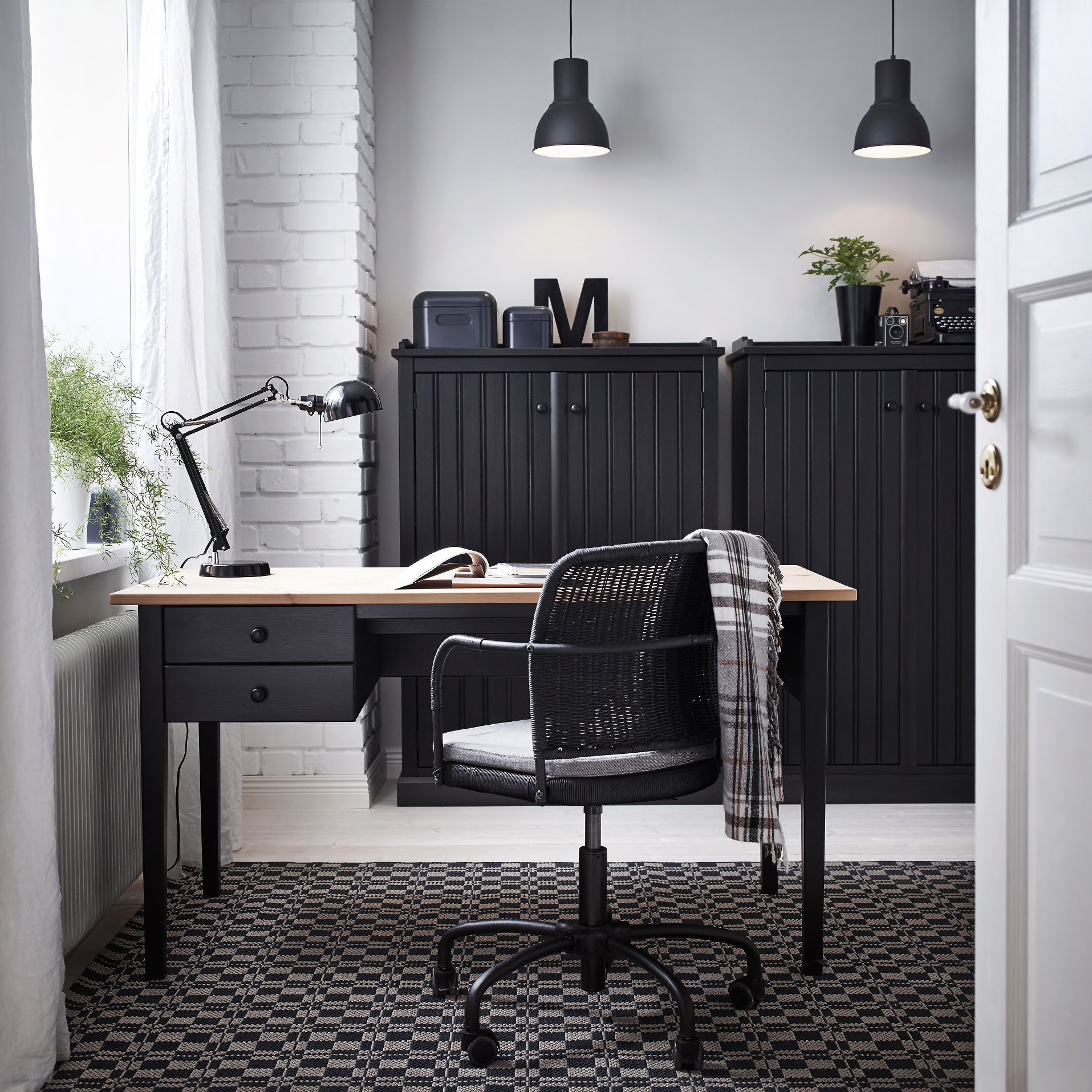 Đèn bàn cổ điển - Black