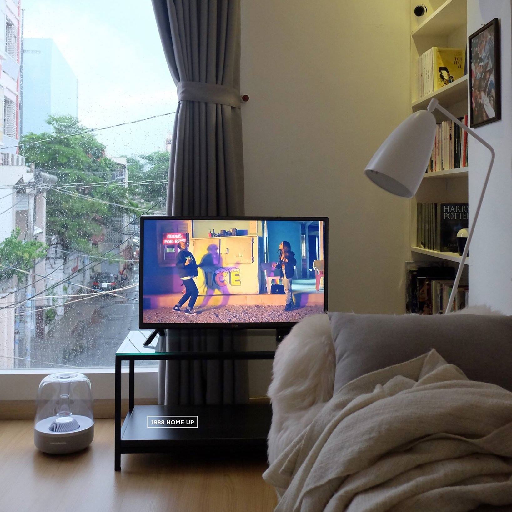 Bàn sofa kính gỗ chân đen
