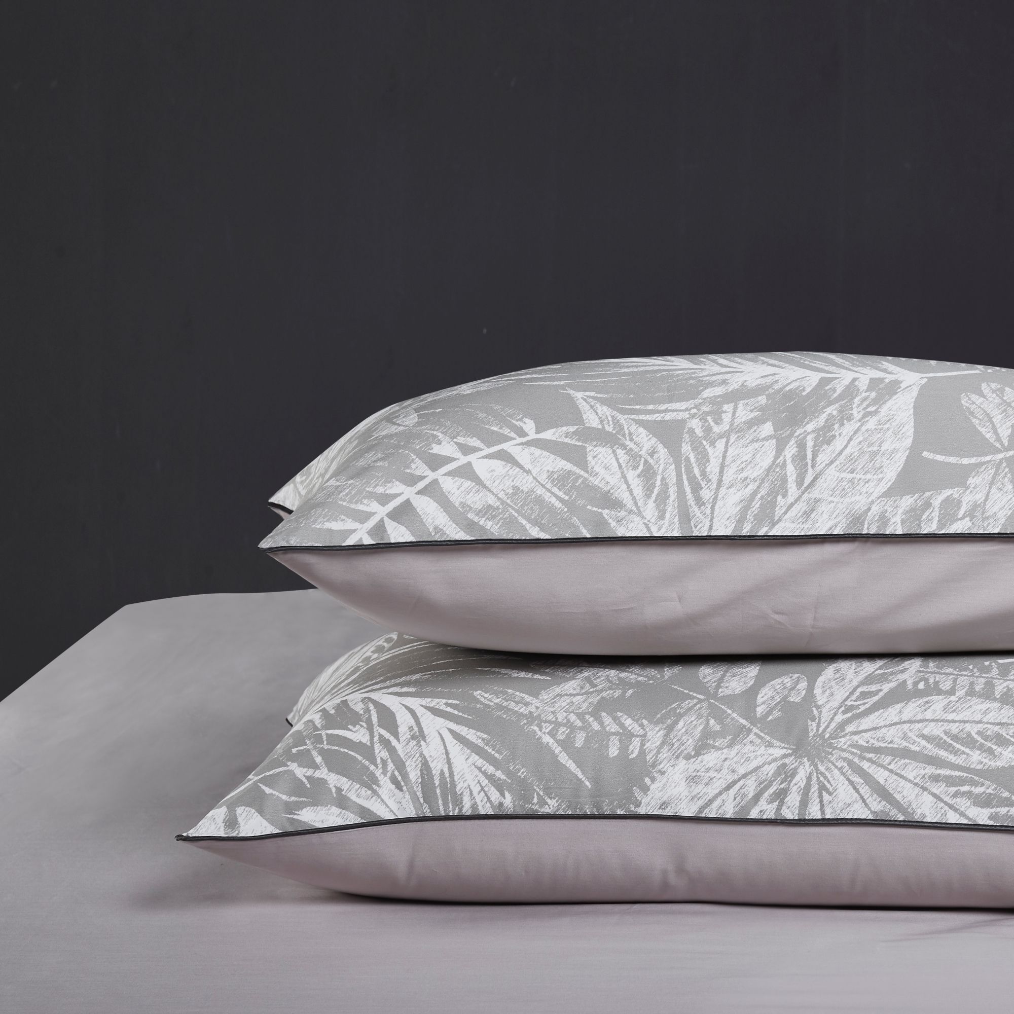 Pillow case 178 White leaves on grey