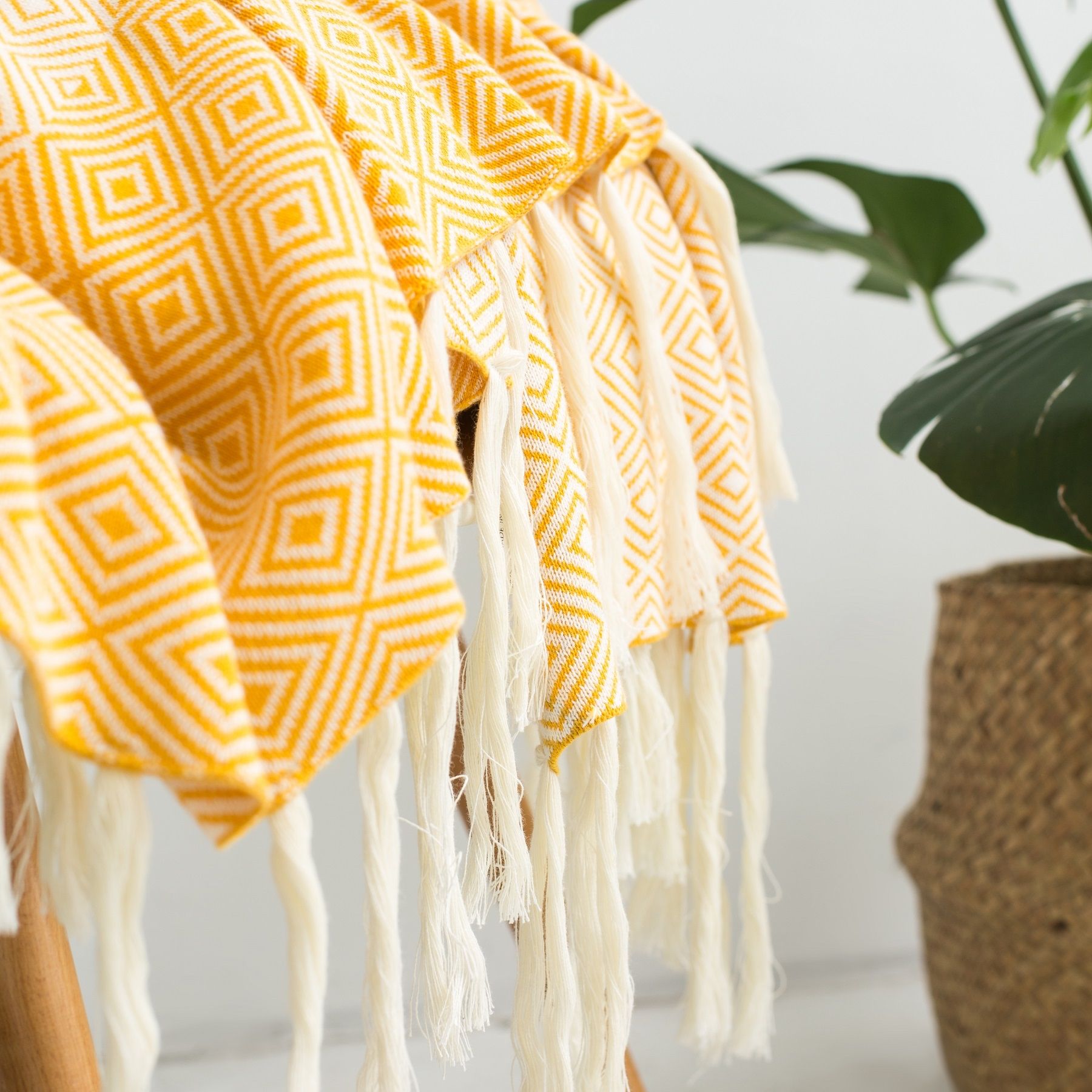 Mền sofa vuông đồng tâm - Yellow