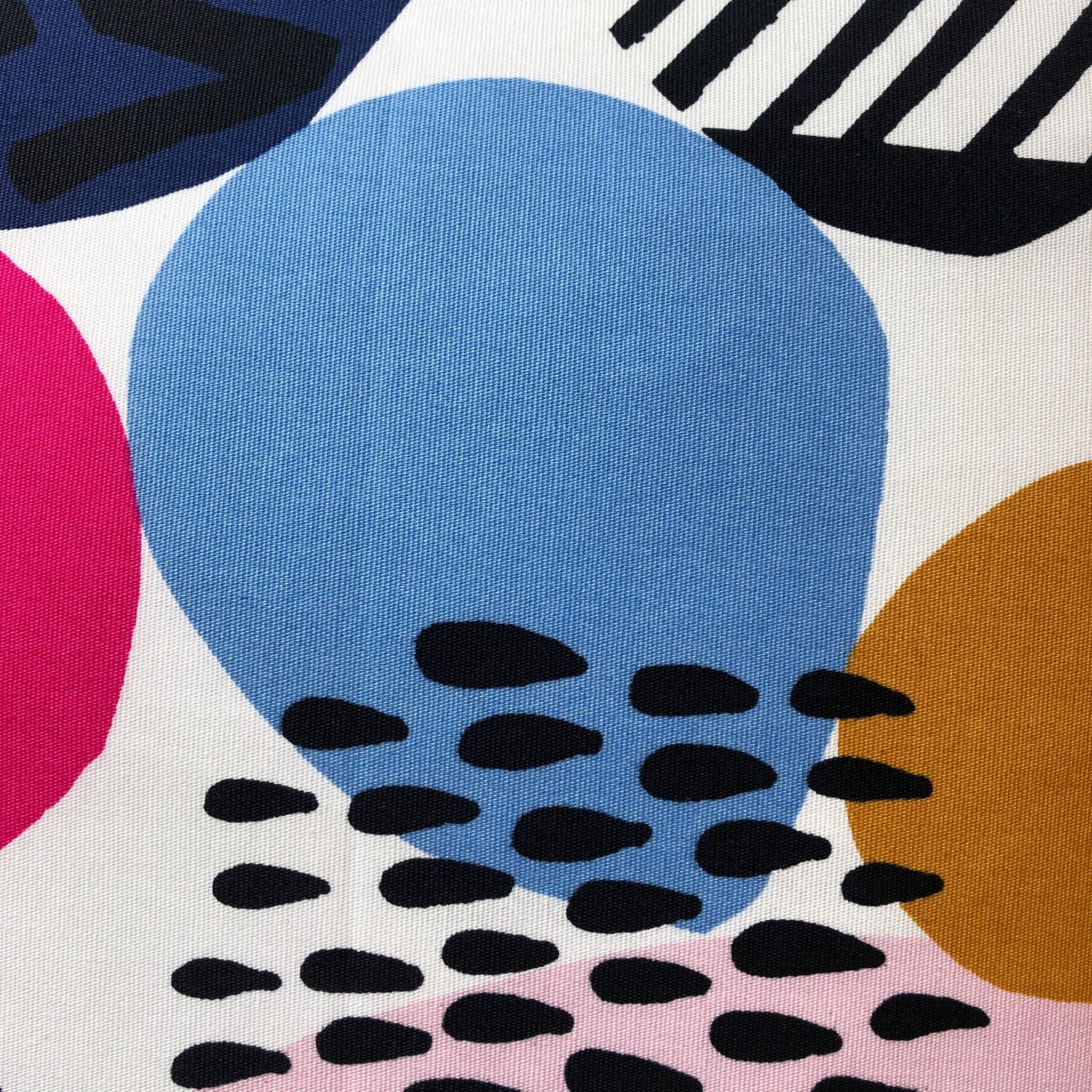 Cushion cover 71 Colourful circles on white