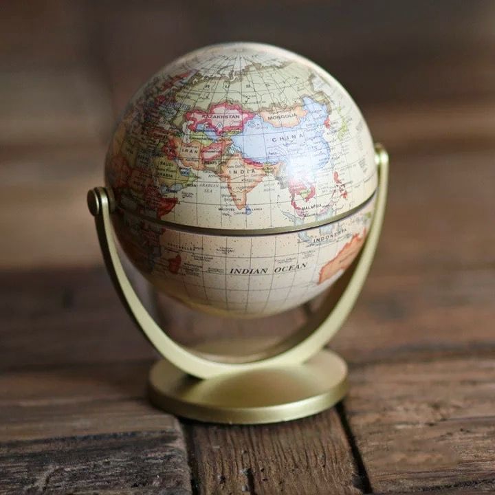 Quả địa cầu cổ điển nhỏ