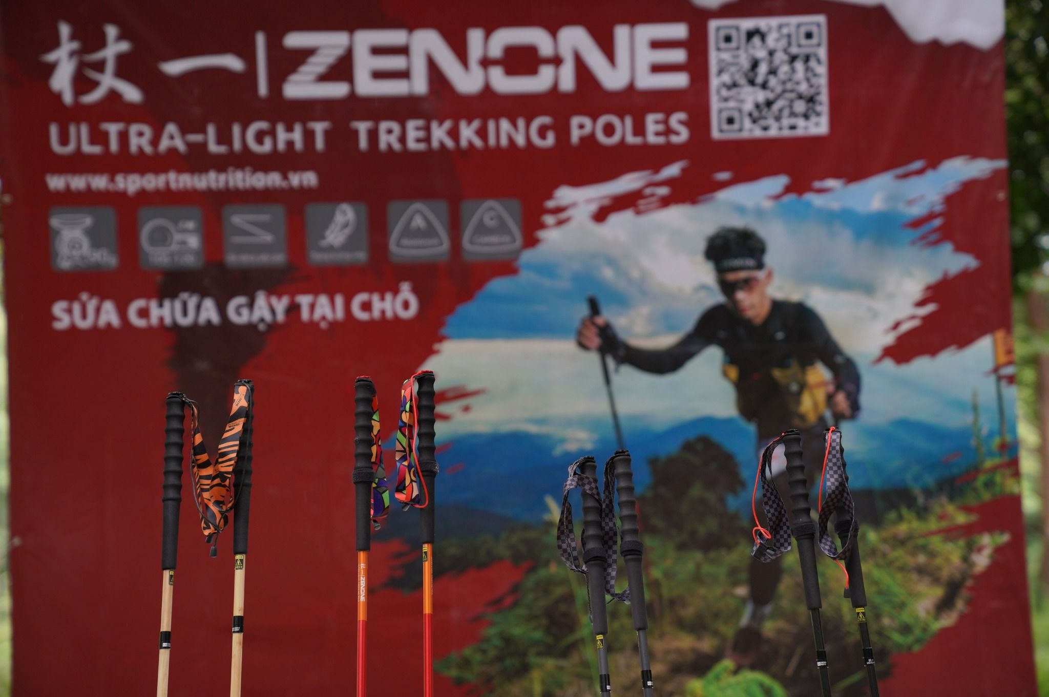 Gậy leo núi chạy trail siêu nhẹ bền chắc Zenone Z1802 Carbon colorful