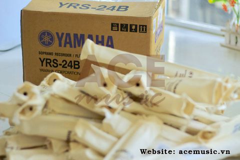 YAMAHA YRS-24B RECORDER