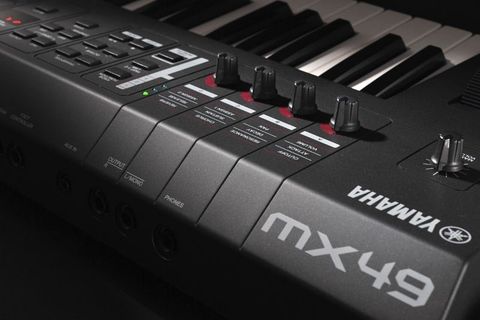 YAMAHA MX-49 SYNTHESIZER
