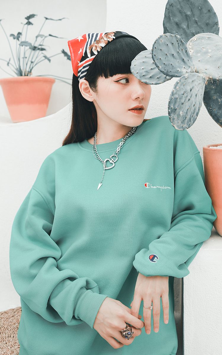 Champion Embroidered Logo Sweater In Green