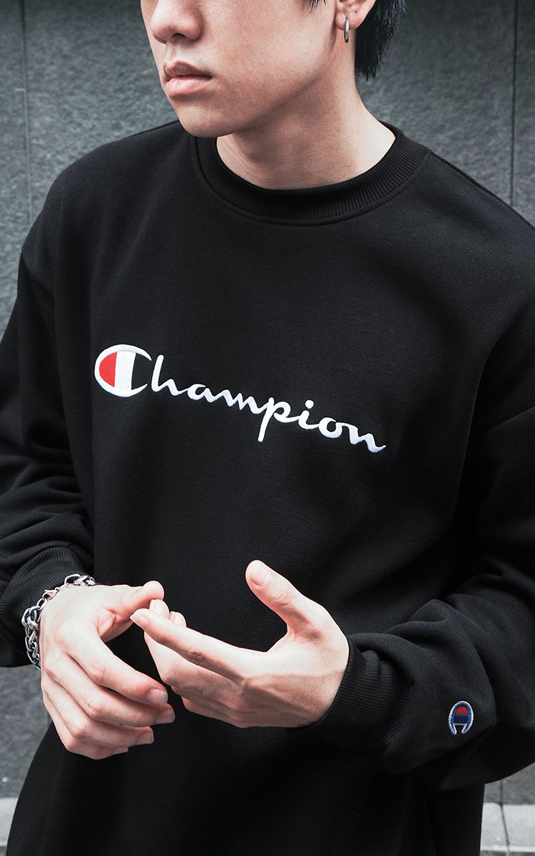 Champion Embroidered Big Logo Sweater In Black