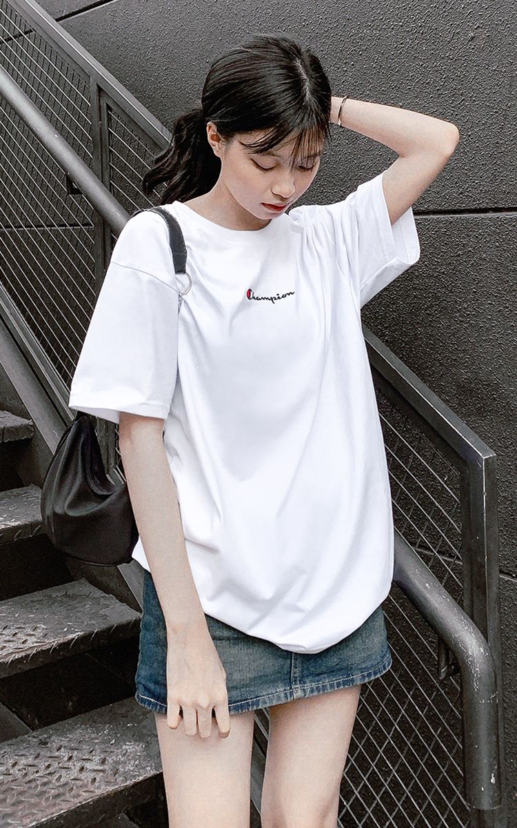 Champion Embroidered Logo In The Middle T-Shirt In White