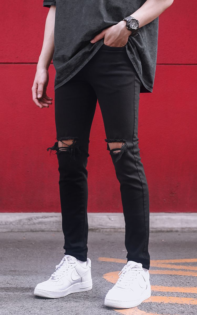 Skinny Jeans With Knee Rips In Black