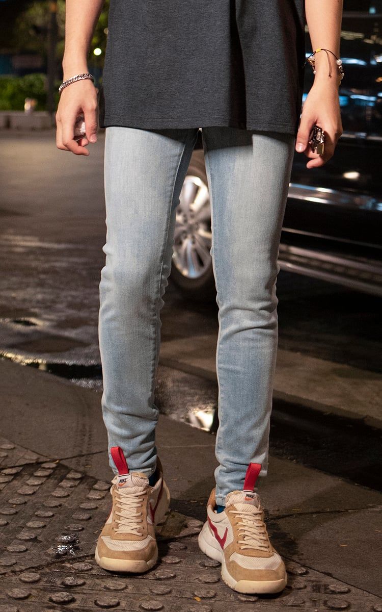 Skinny Jeans In Dirty Light Wash Blue