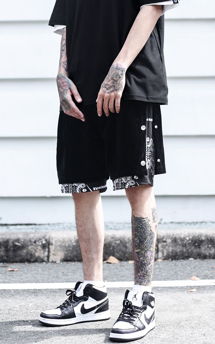 Three Hundred Bandana Short With Buttons In Black