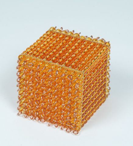 Khối 1000 hạt cườm vàng<br>Golden Bead Thousand Cube