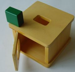 Trò chơi thả hình chữ nhật vào hộp có lỗ <br>Imbucare Box with Rectangular Prism