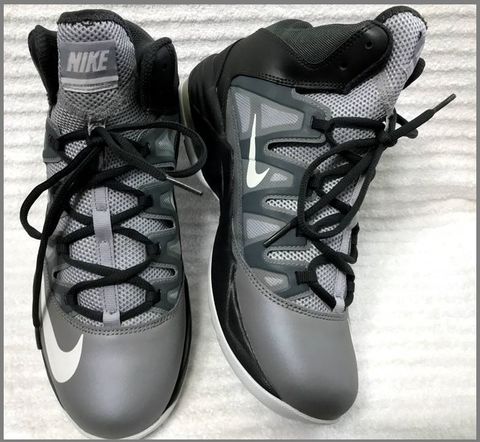 GN 05 - GIẦY THỂ THAO " NIKE " SIZE US = 8,5 - VN 42