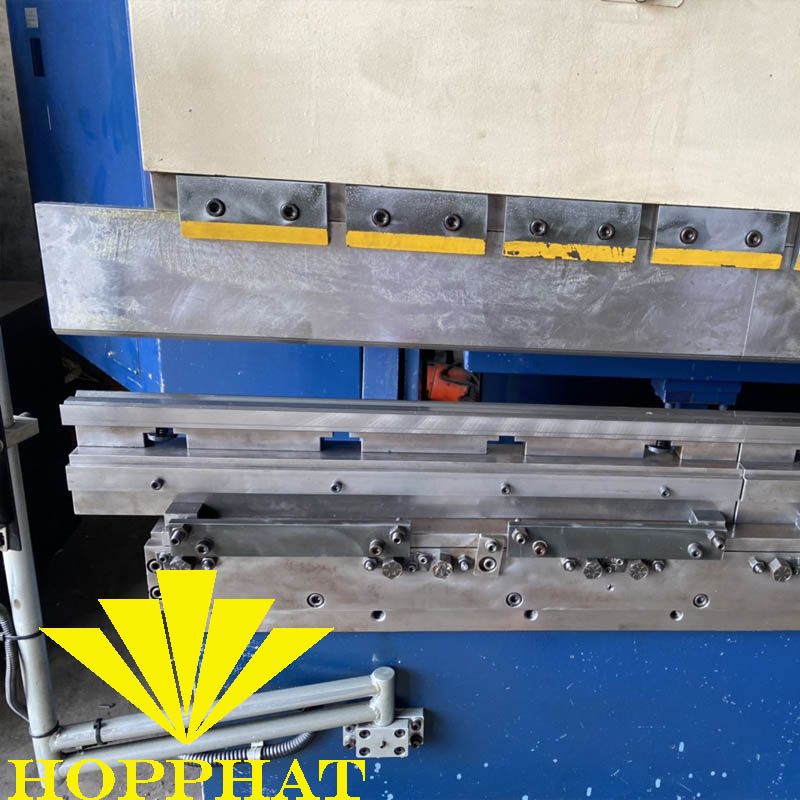 Máy chấn Komatsu PHS160 HMI Proface