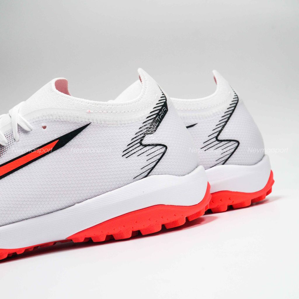 Giày đá bóng PUMA Ultra Match TT Breakthrough - PUMA White/PUMA Black/Fire Orchid 107521-01