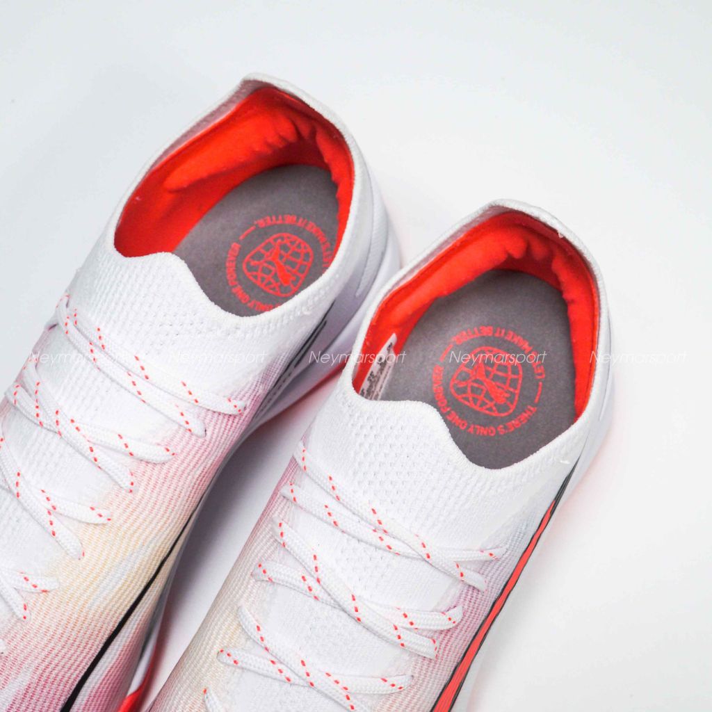 Giày đá bóng PUMA Ultra Ultimate Cage TT Breakthrough - PUMA White/PUMA Black/Fire Orchid 107502-01
