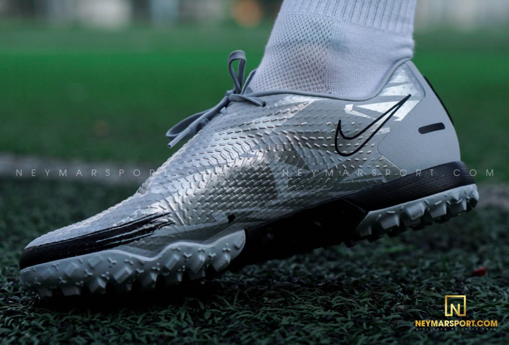 Nike Phantom GT Academy TF Scorpion - Wolf Grey/Metallic Silver/Black LIMITED EDITION