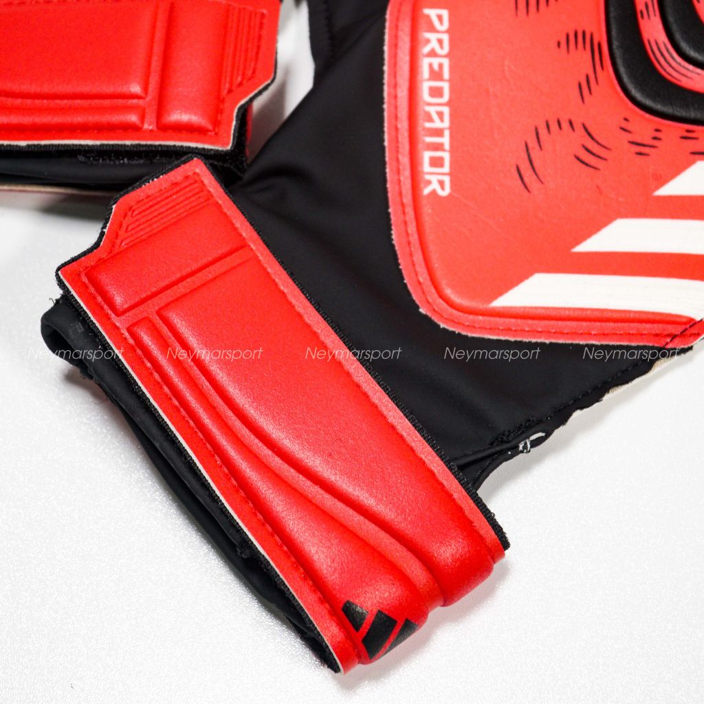 Găng tay thủ môn adidas Goalkeeper Gloves Predator Training Pure Victory - Black/ Lucid Red/ Black JH3805
