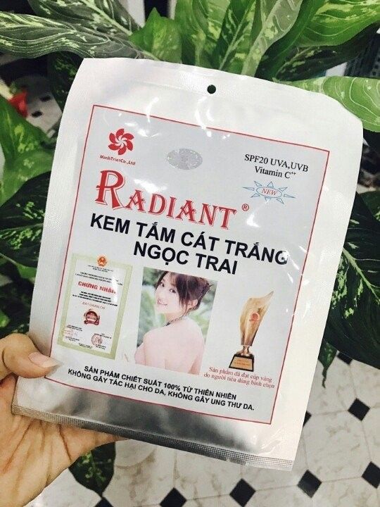 Kem tắm cát trắng Ngọc trai Radiant 150g