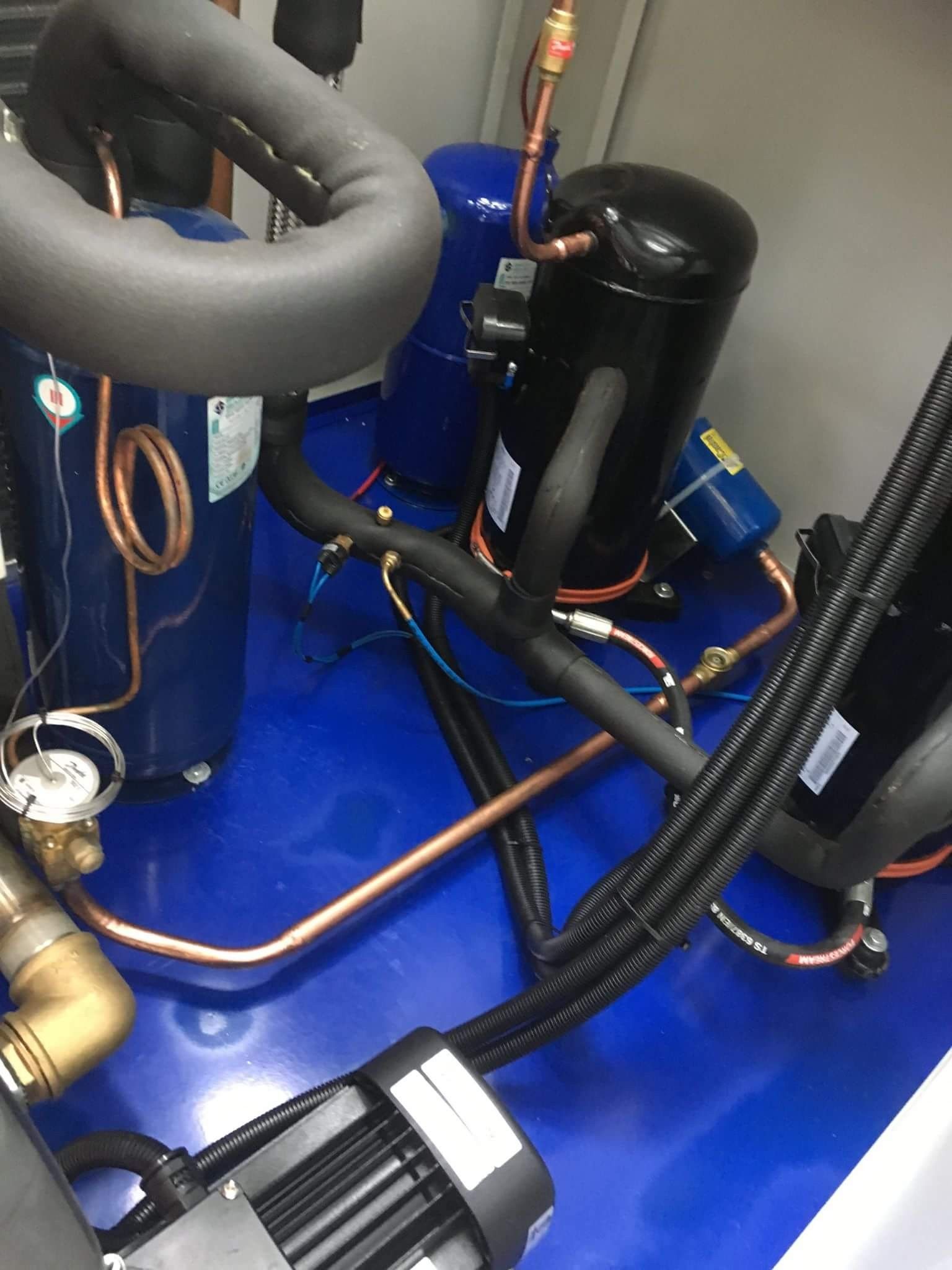 Water chiller - máy làm lạnh nước cho ngành nhựa - chiller ERACO model: DCA – S562 -22HP