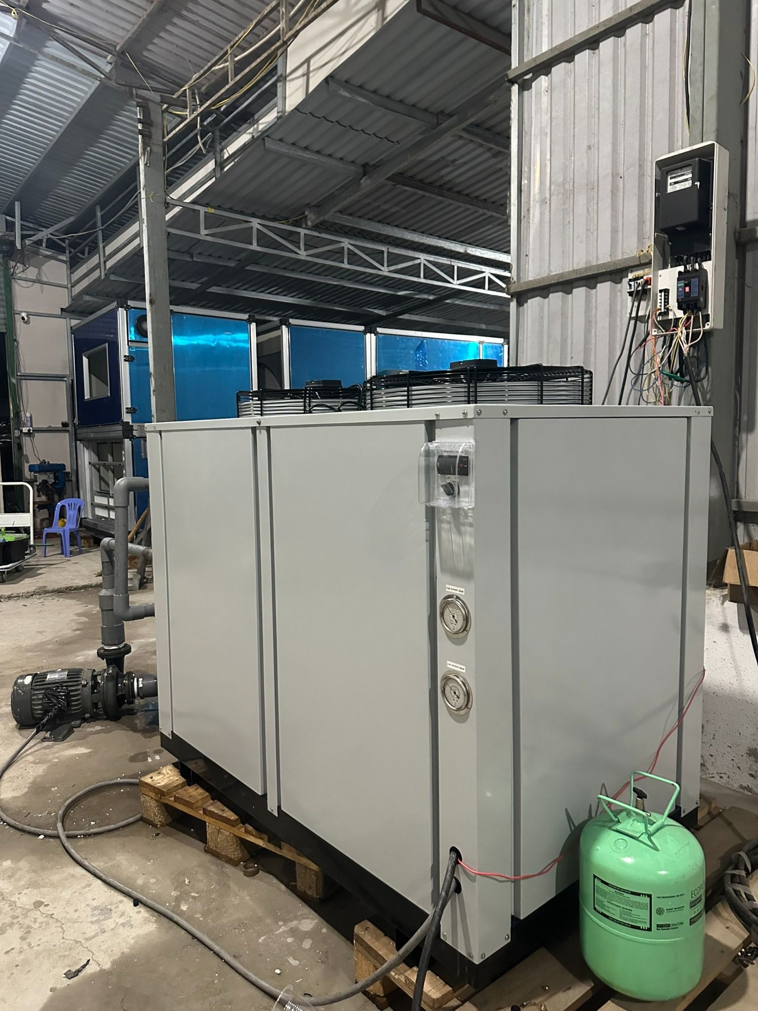 Water chiller  Air Cooled  - Máy làm lạnh nước giải nhiệt gió. Model:CWL- AUC - 045