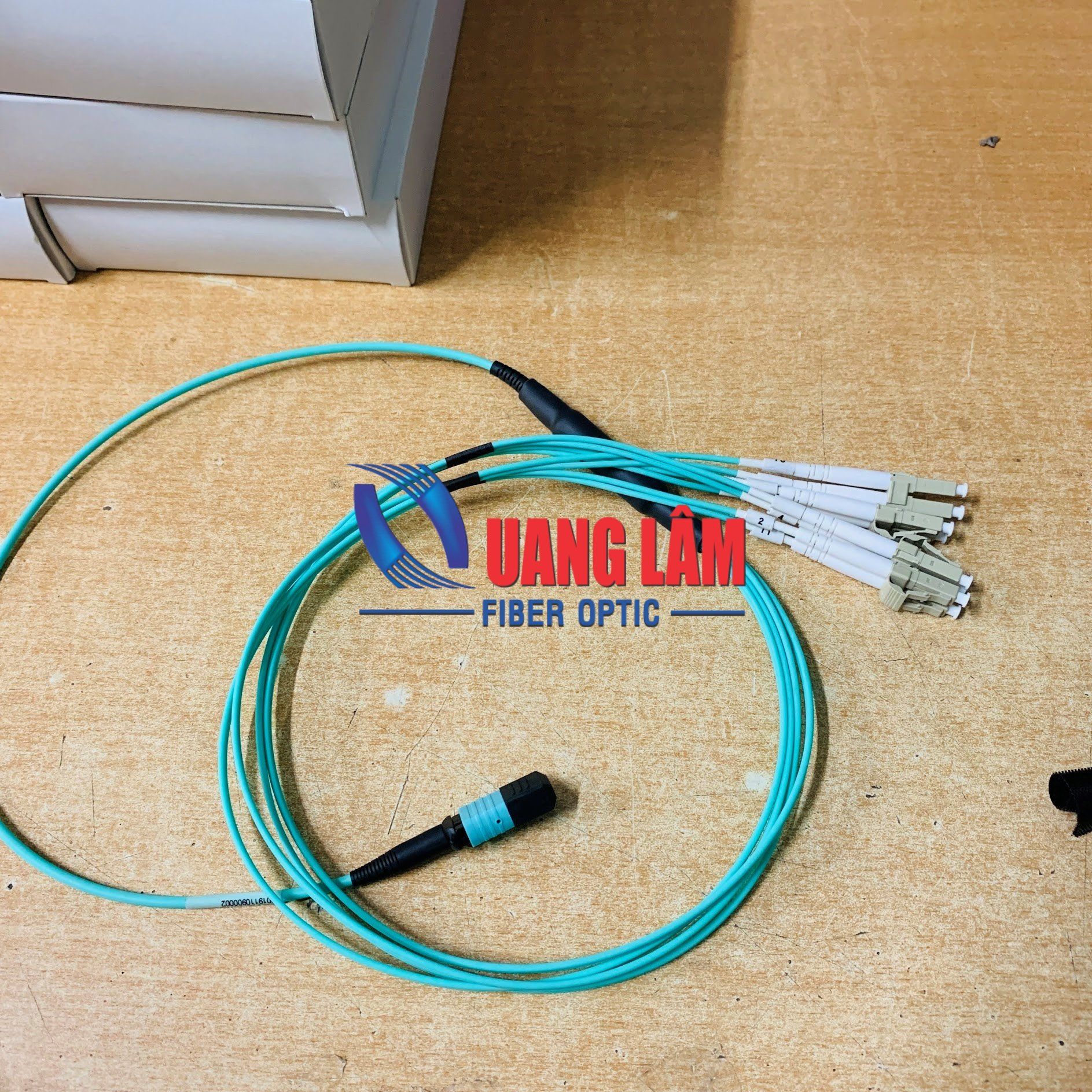 Dây nhảy quang 40G QSFP+ MTP MPO to 4x10G LC Duplex SFP+ (8xLC) MPO MTP to LC Breakout Fanout Cable
