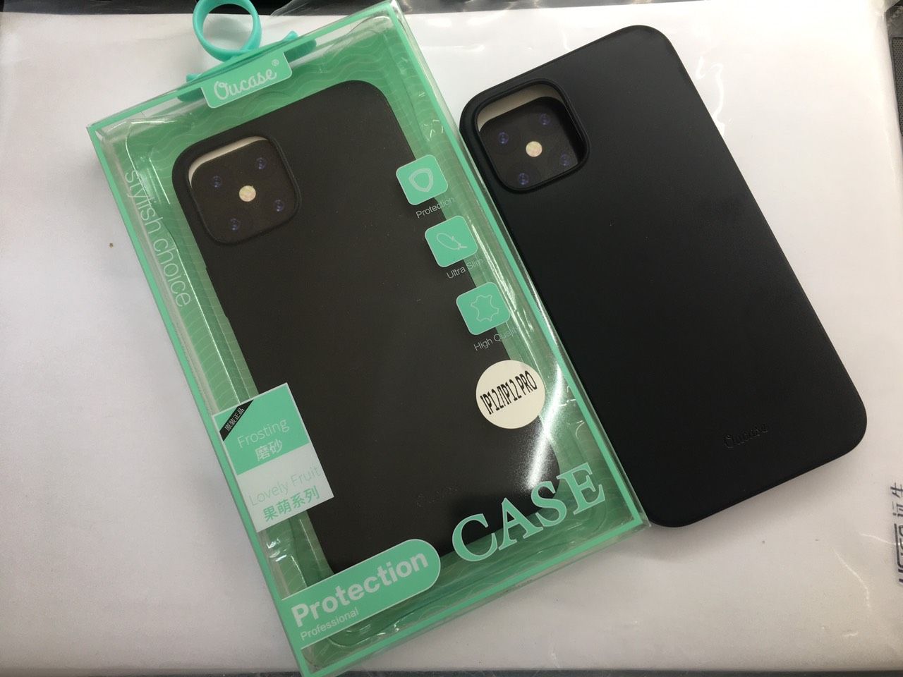 Ốp lưng dẻo màu Ou case iPhone 12/ 12 Pro (Đen)