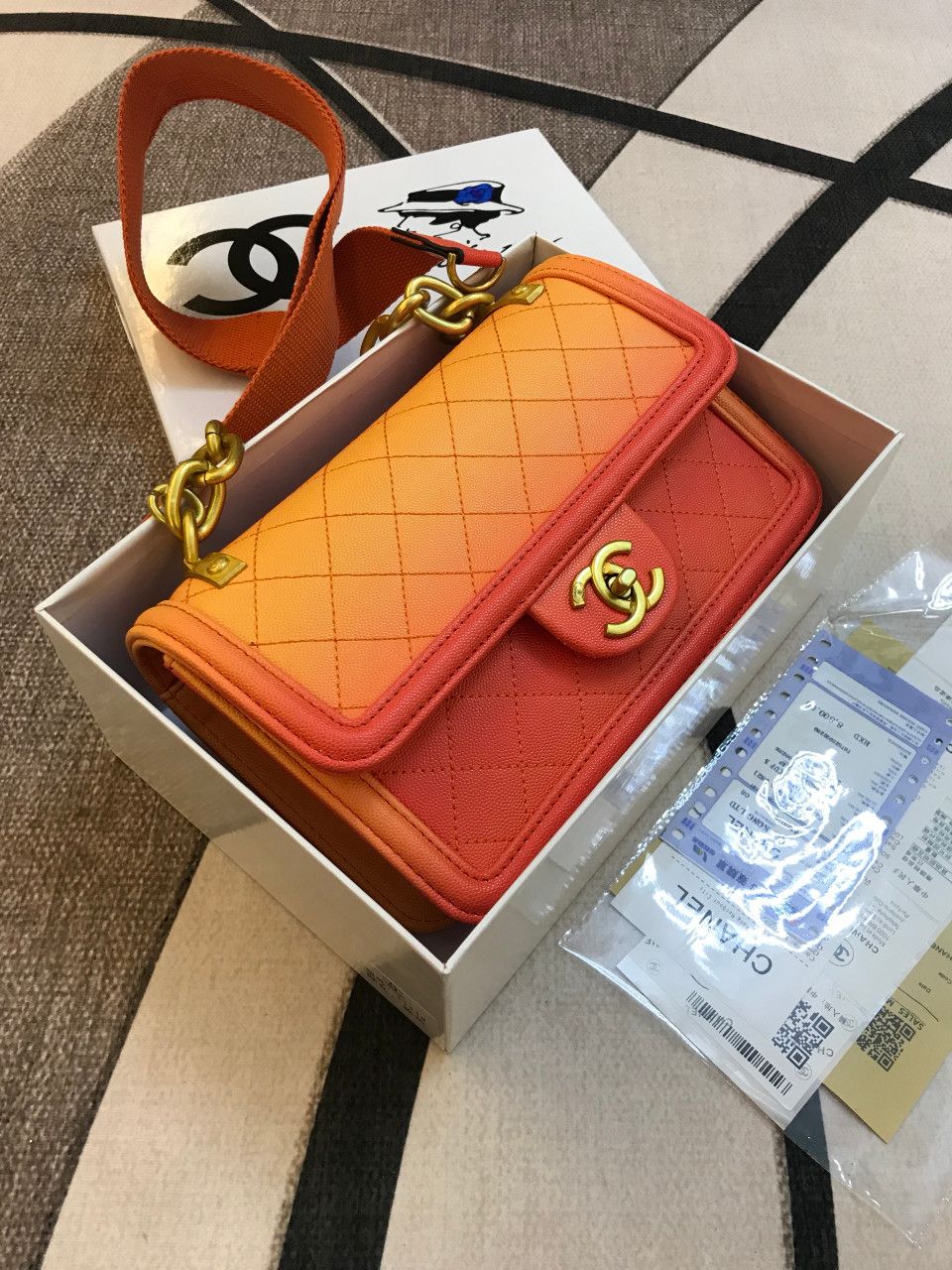 Túi xách đeo vai Chanel vàng cam đẹp chuẩn Form