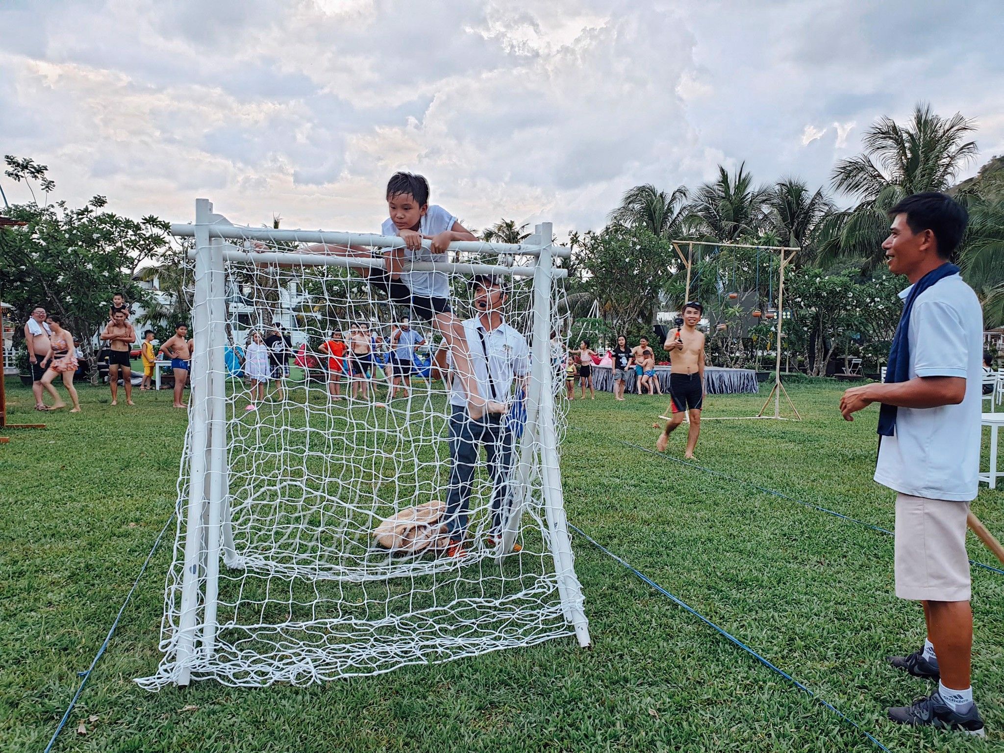 KIDS CLUB AND ANIMAL SHOW