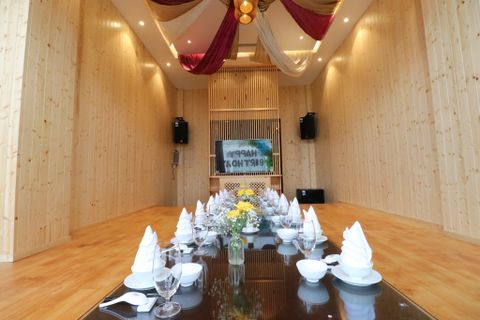  VIP 77 (Dining room) 