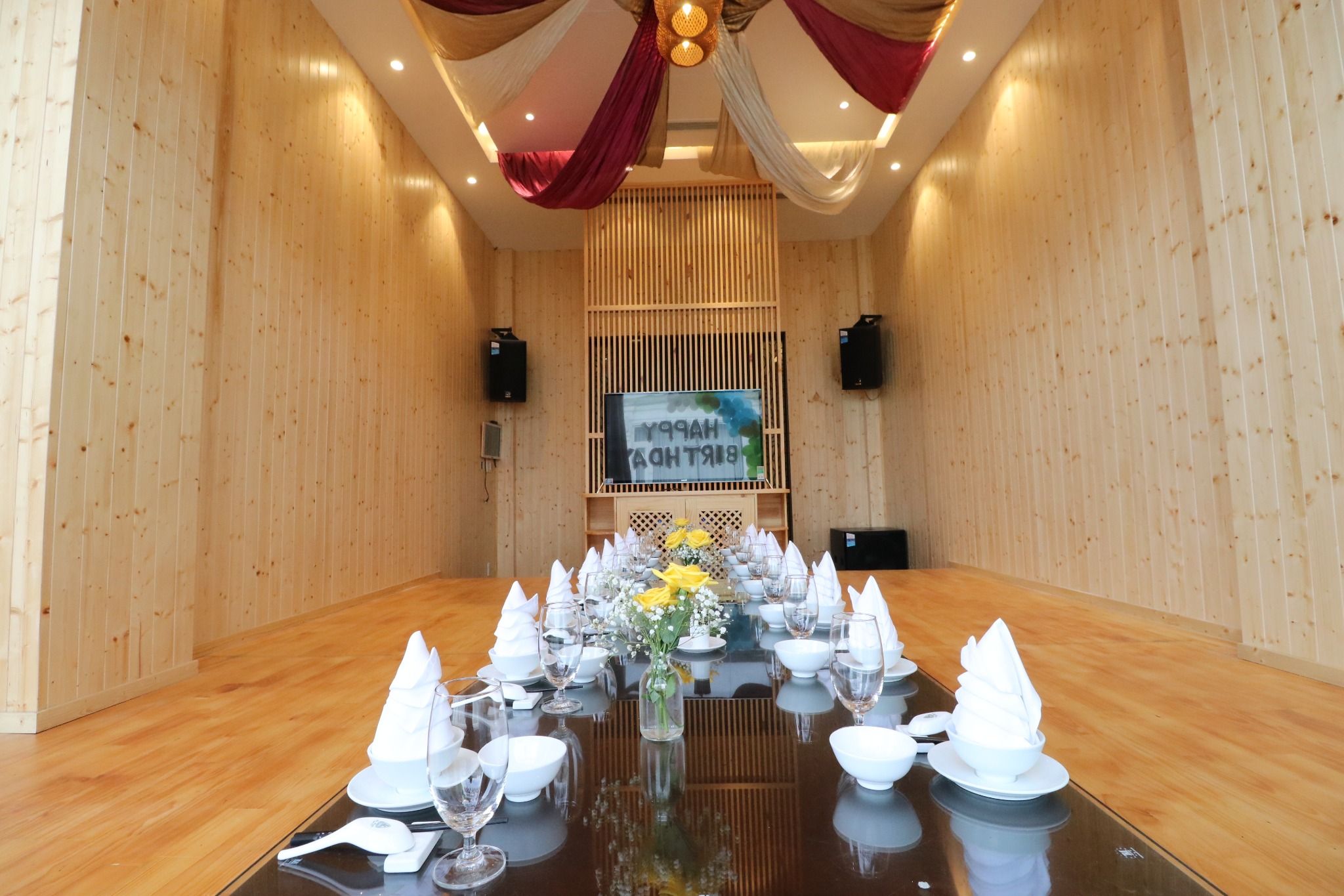 VIP 77 (Dining room)