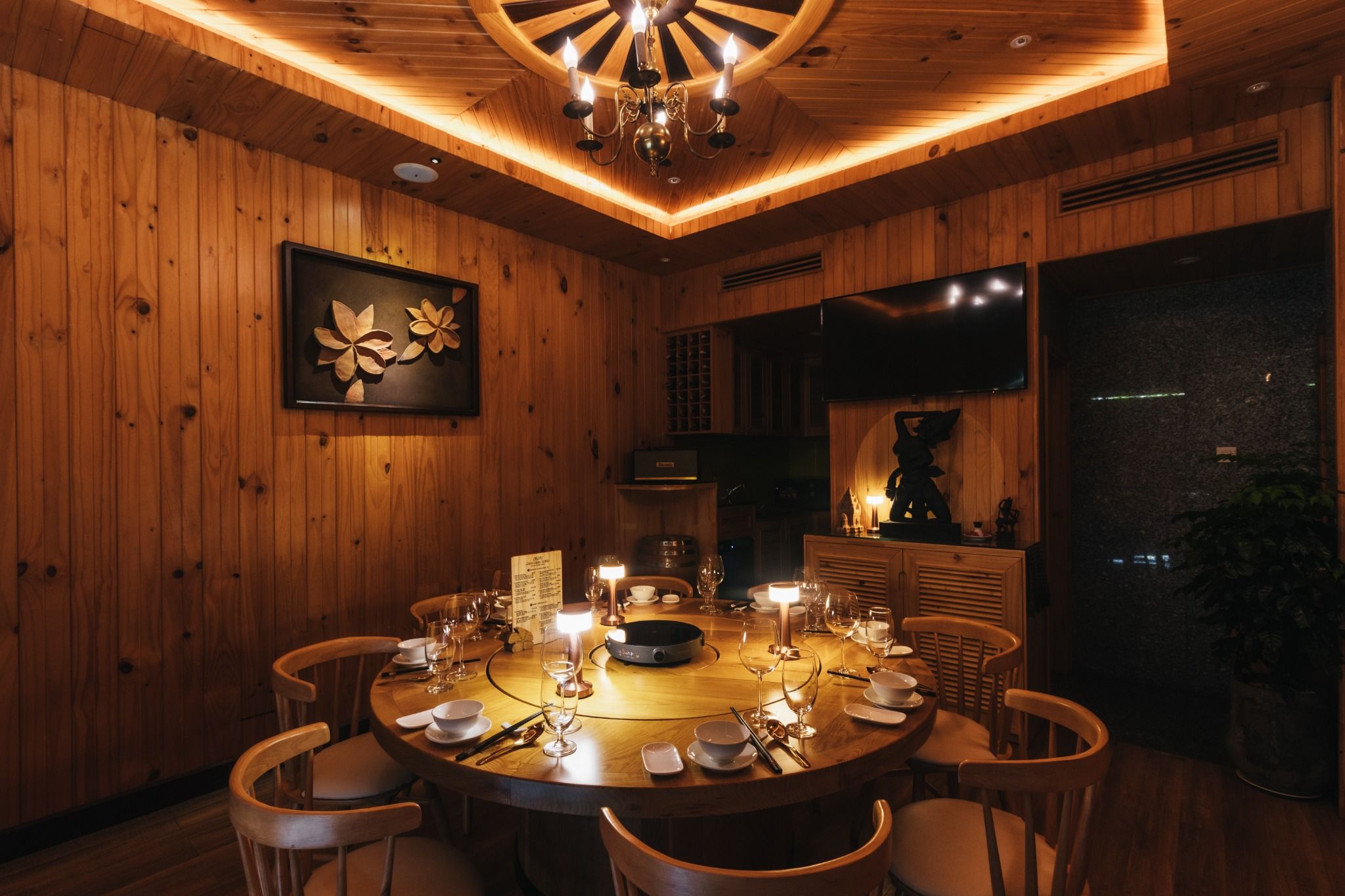 CHĂM REGAL (Dining Room)
