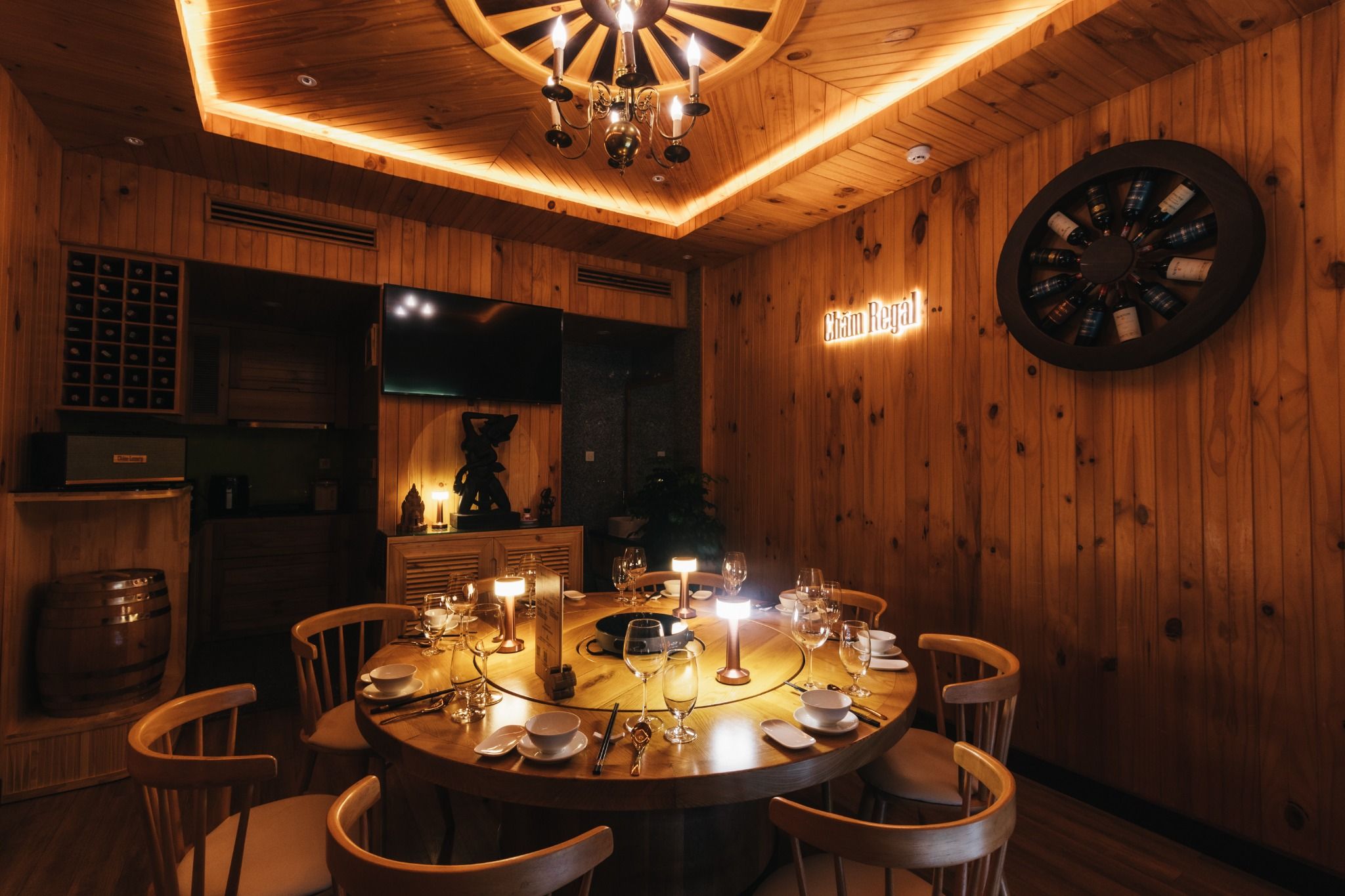 CHĂM REGAL (Dining Room)