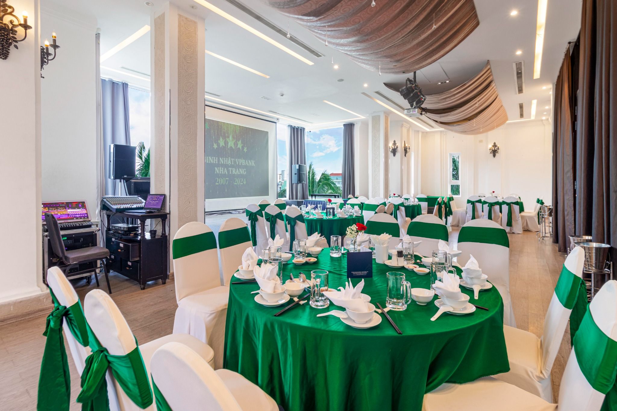 PONAGAR FLAME HALL (Dining room)