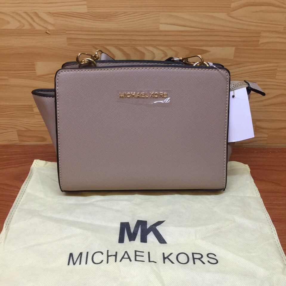 Túi xách nữ Michael Kors dạng vuông dây đeo da jetset 000345 màu stone