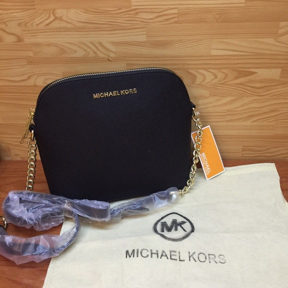 Túi xách nữ Michael Kors dây đeo xích vàng 000343 màu đen