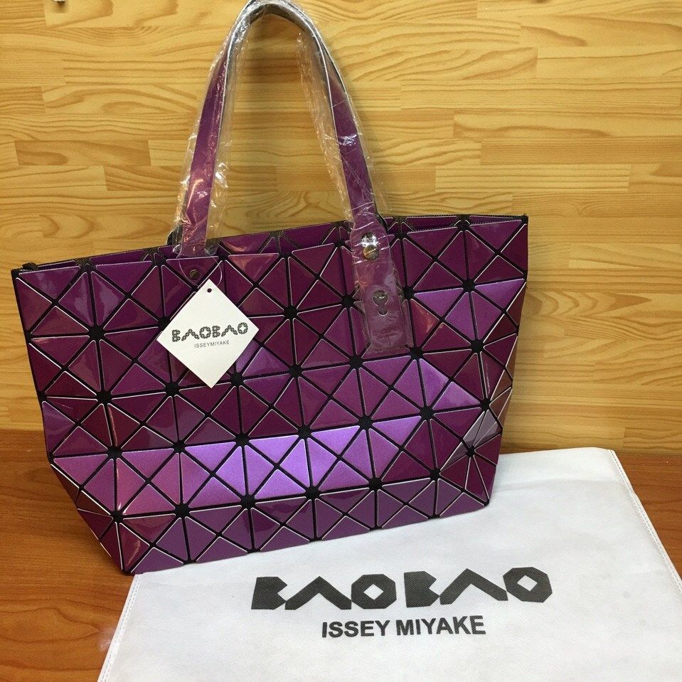 TÚI XÁCH NỮ BAOBAO ISSEY MIYAKE HÌNH THANG ĐEO VAI 000002 MÀU TÍM