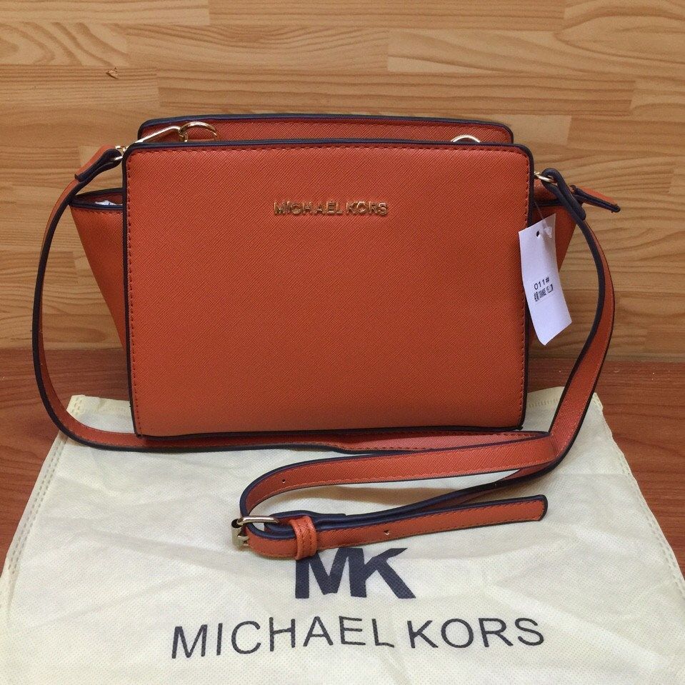Túi xách nữ Michael Kors dạng vuông dây đeo da jetset 000345 màu cam đất