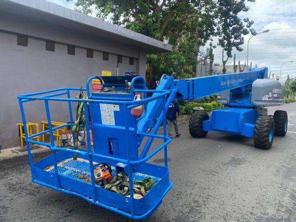 Xe Nâng Người Boom Lift 22m làm việc Genie S65