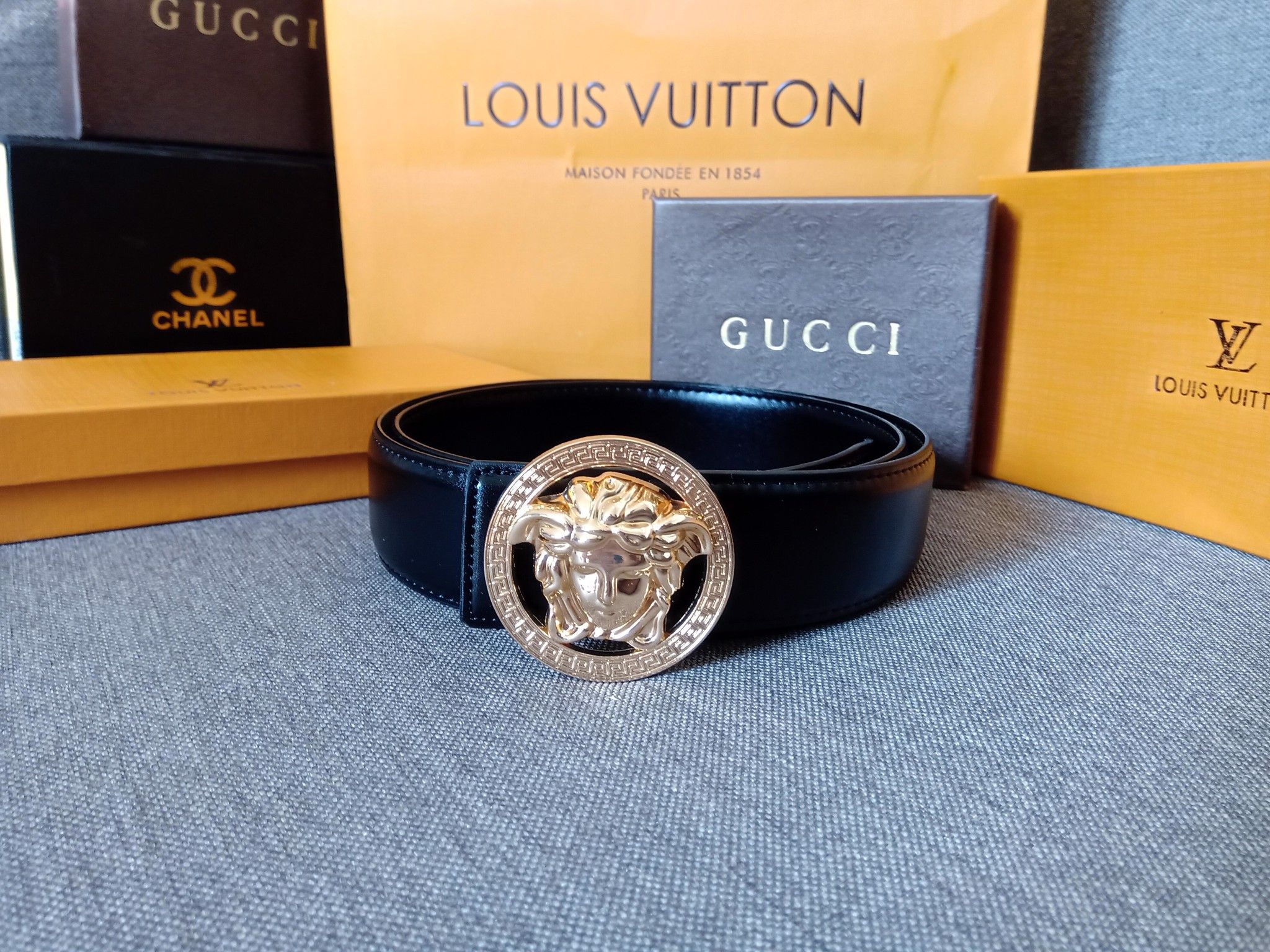 Thắt lưng Versace Black Medusa Logo Buckle Leather Belt