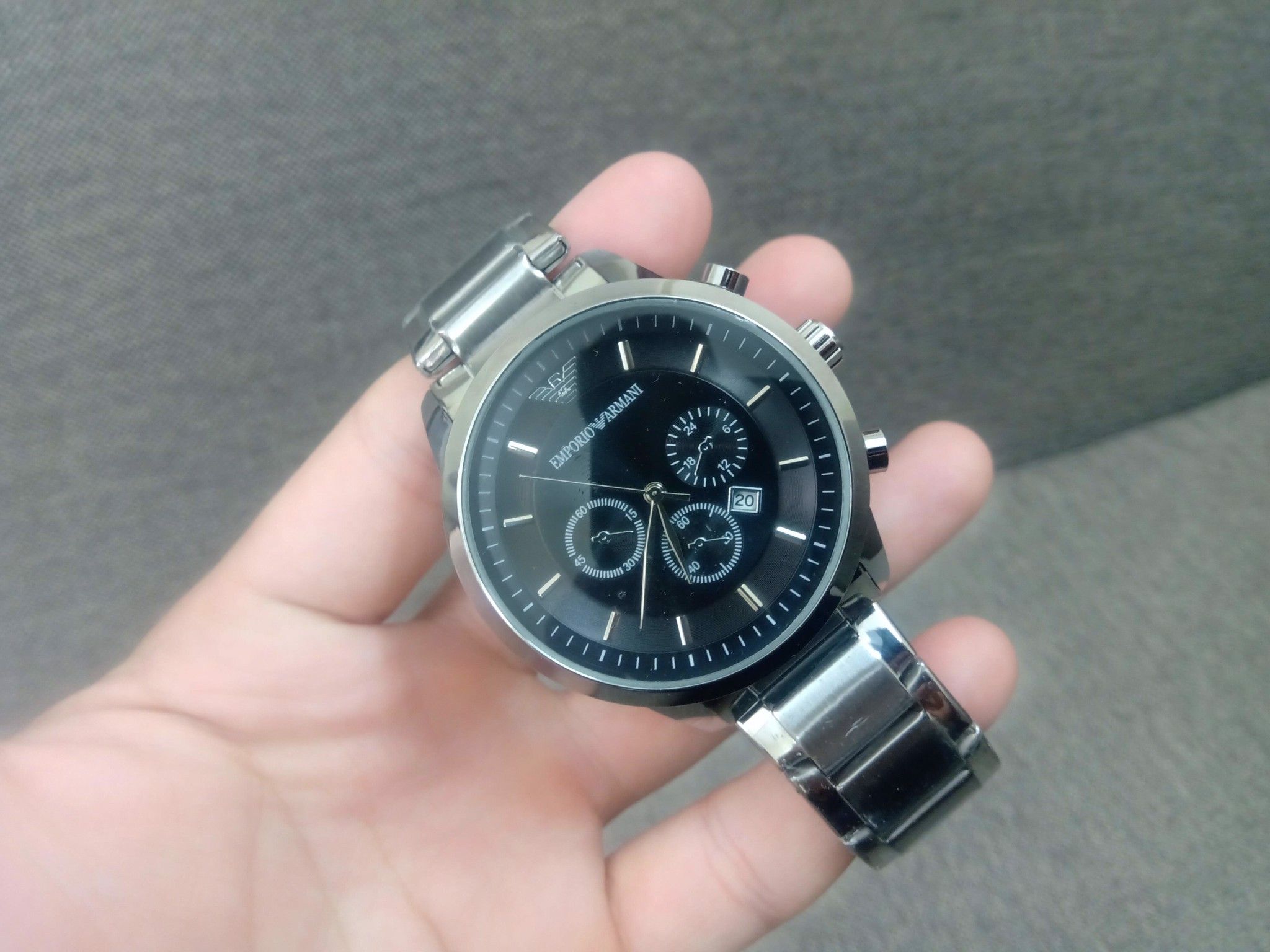 Đồng hồ nam Emporio Armani mặt đen, dây trắng, kính saphia, máy nhật, size 43mm