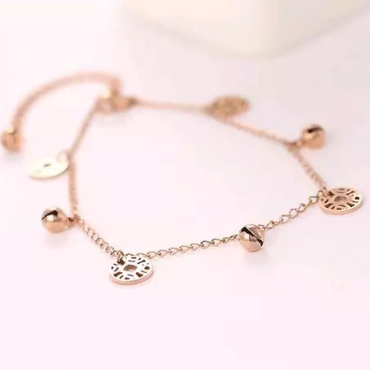 LẮC CHÂN ĐỒNG TIỀN MAY MẮN VÀ LỤC LẶC (AA)