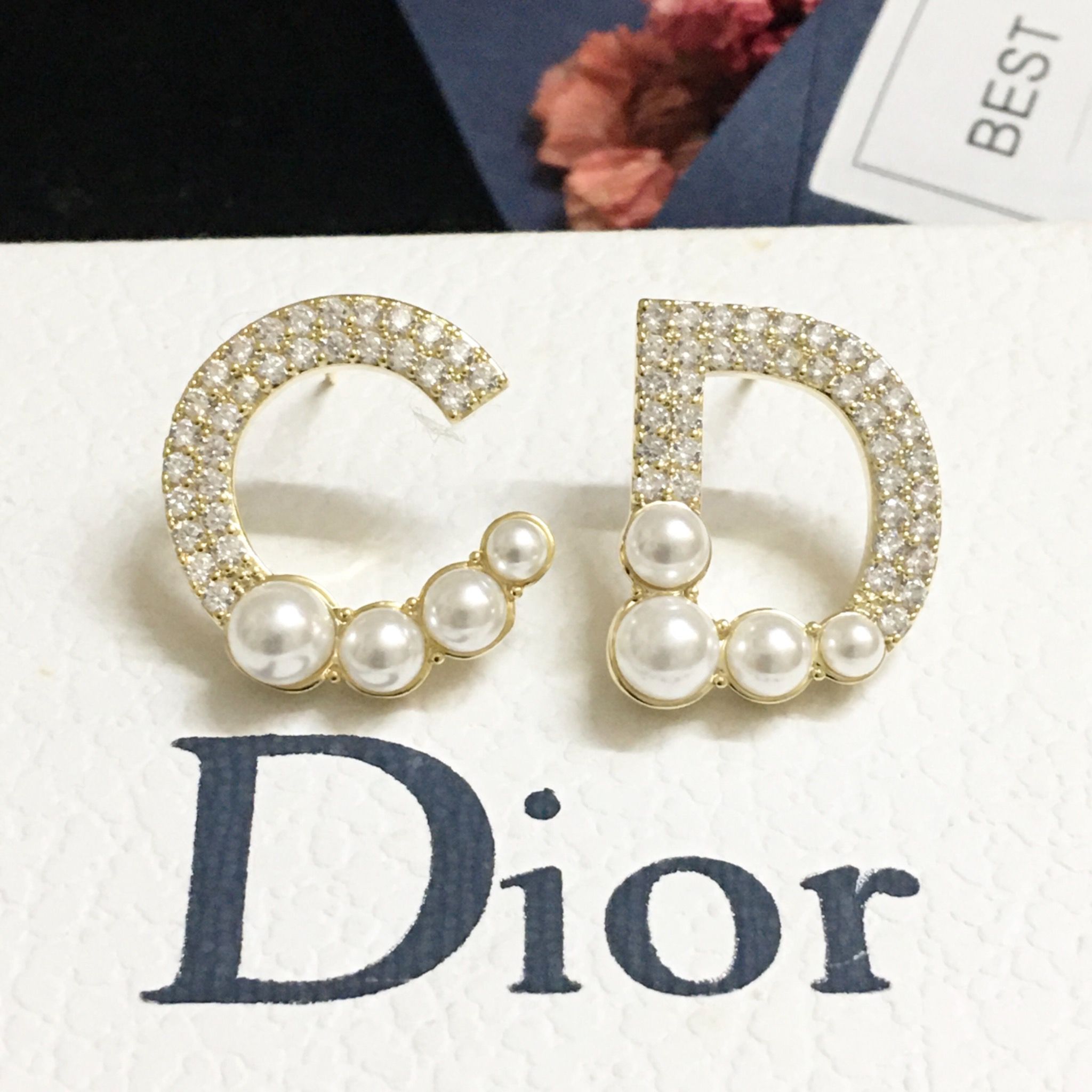 Bông Tai Dior Màu Vàng Bản To Ngọc Trai & Pha Lê Trắng (AE)