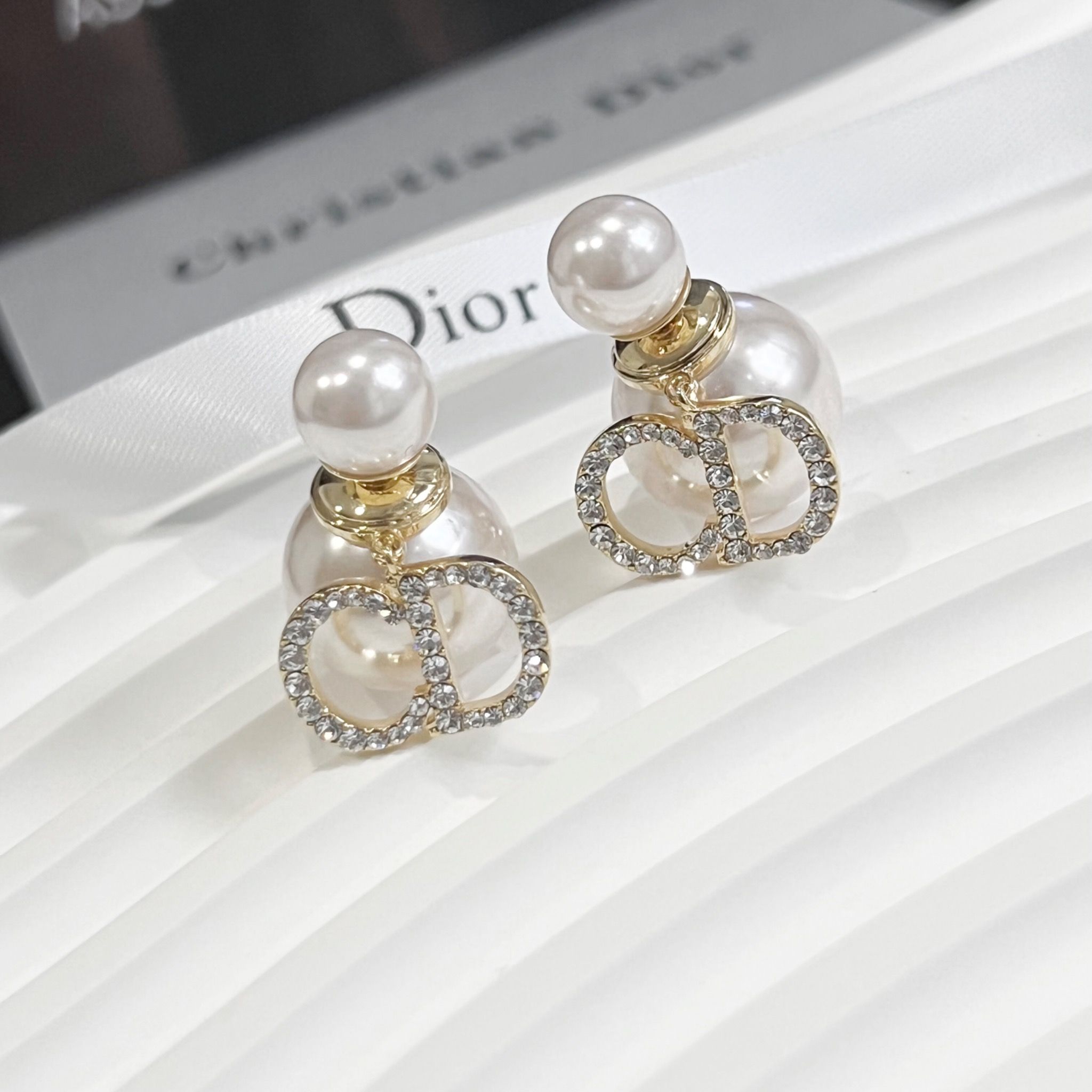 Bông Tai Dior Màu Vàng Ngọc Trai & Pha Lê Trắng (AM) - Có 3 Kiểu Đeo