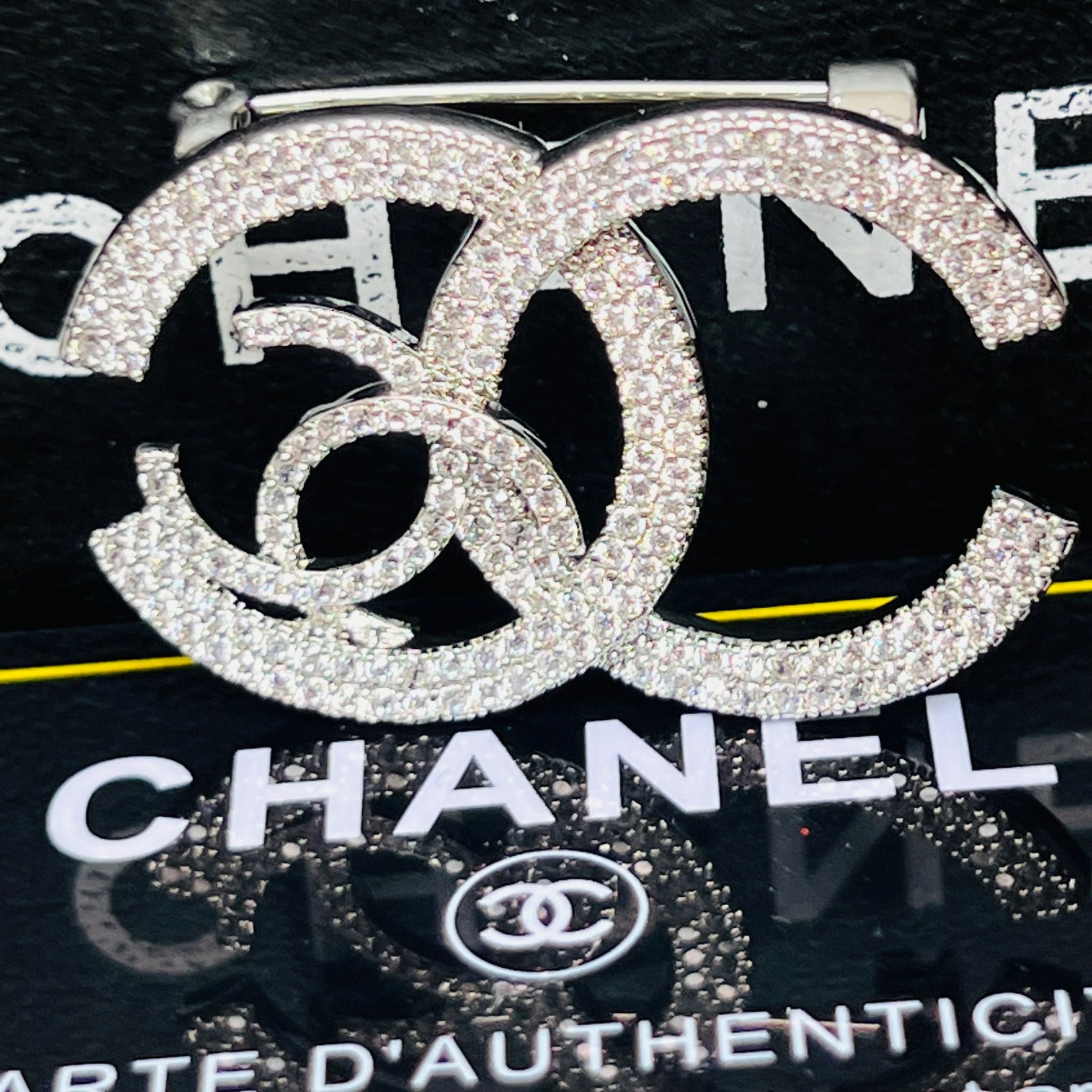 Cài Áo Nam, Nữ - Chanel Pha Lê Trắng (DD)