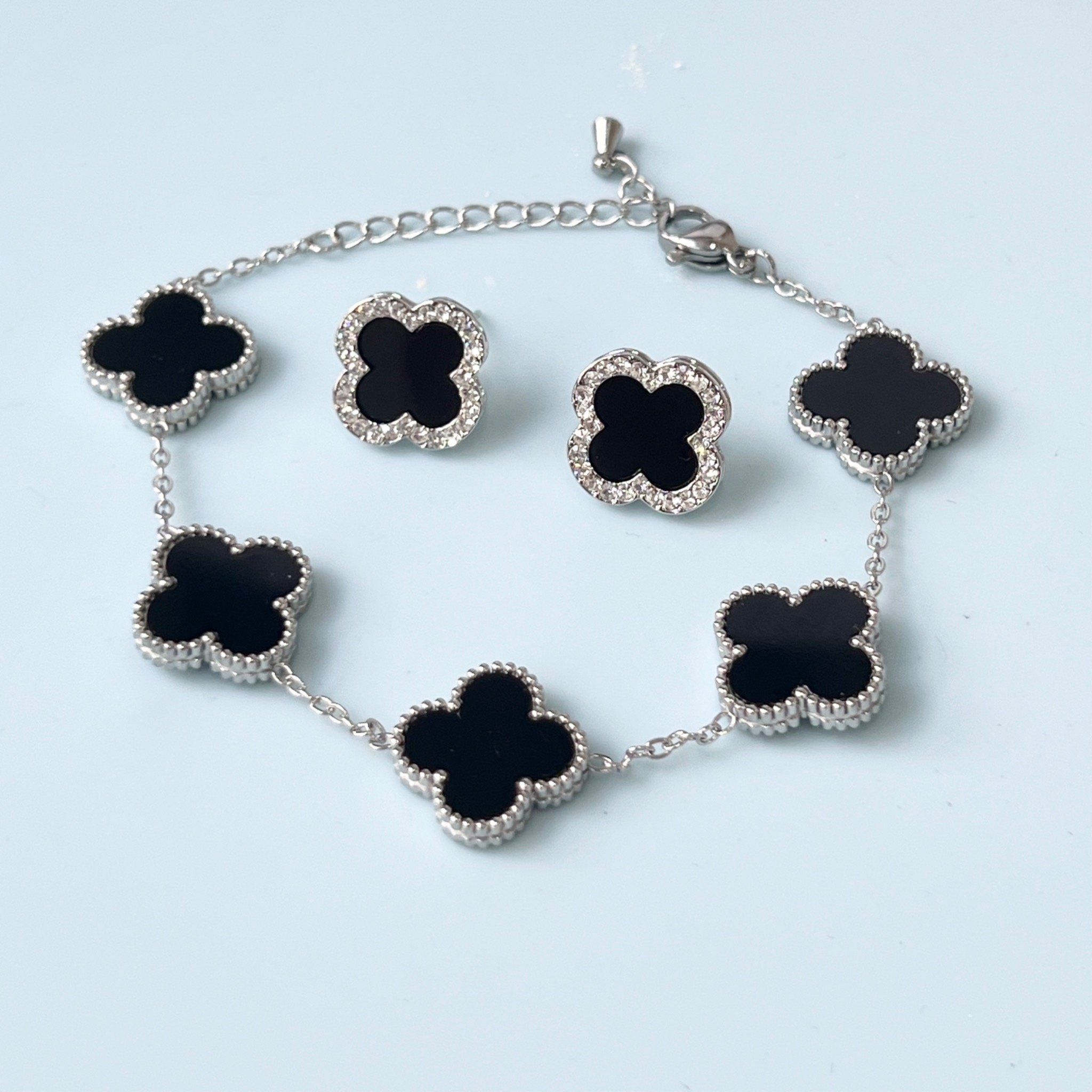 Bộ Trang Sức Cỏ 4 Lá May Mắn Vàng Đen Size 1,5cm - Dây Chuyền, Vòng Tay & Bông Tai Pha Lê (AO)