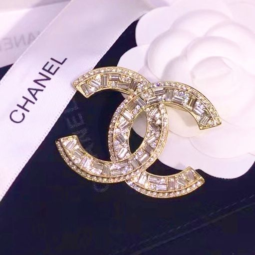 Cài Áo Nam, Nữ - Chanel Màu Vàng Bản To Pha Lê Trắng (CG)